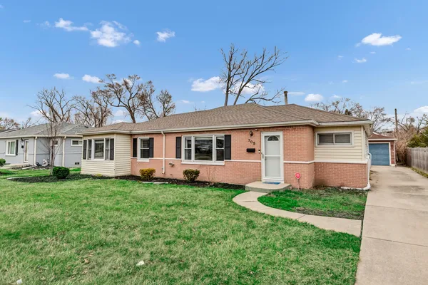 $395,000 | 705 Cumberland Street, Hoffman Estates, IL 60169