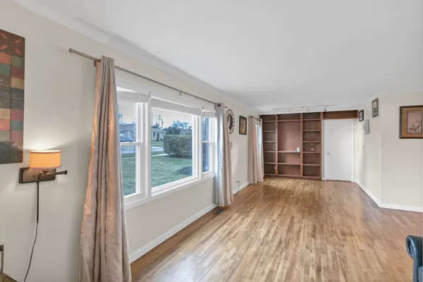 $395,000 | 705 Cumberland Street, Hoffman Estates, IL 60169