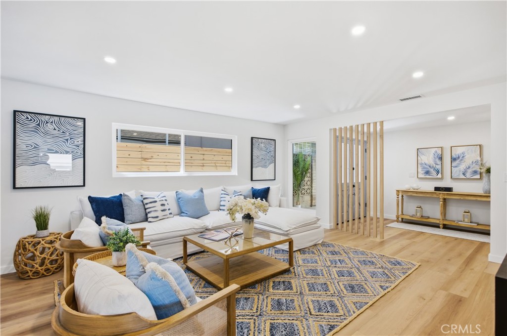 3512 Maple Avenue Manhattan Beach, CA 90266 - Photo 3 of 20