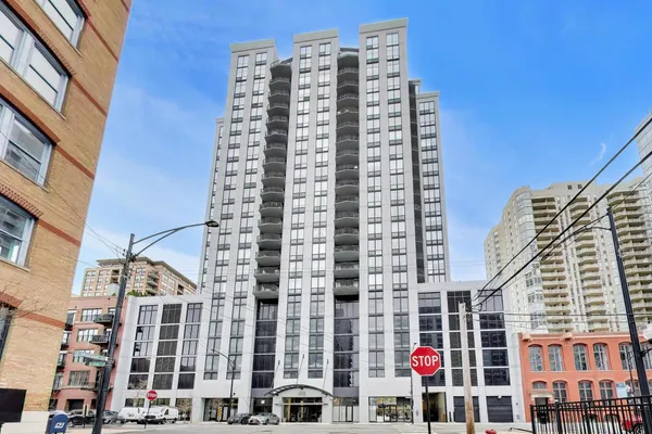 $725,000 | 435 West Erie Street, Unit 701, Chicago, IL 60654
