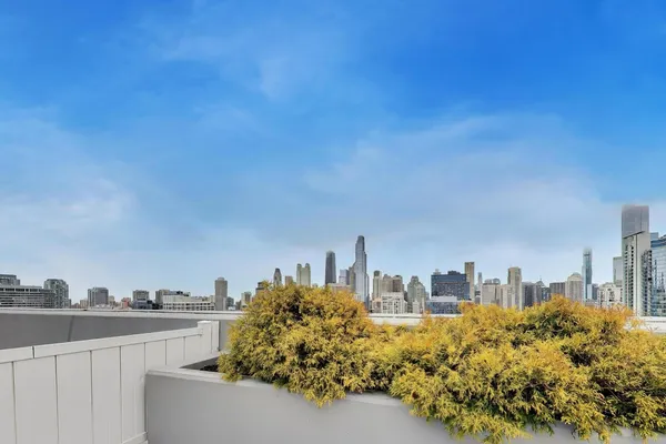 $725,000 | 435 West Erie Street, Unit 701, Chicago, IL 60654