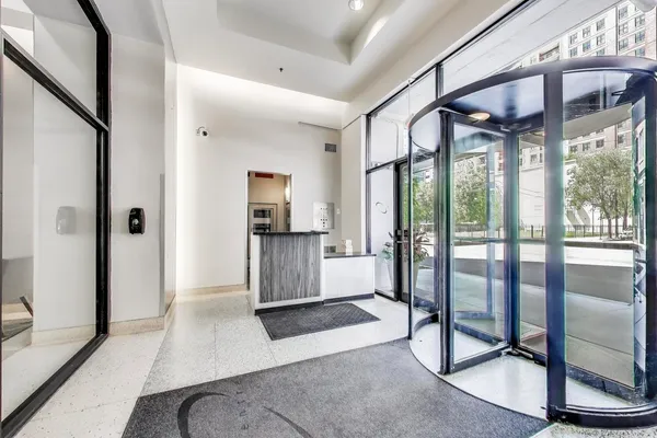 a view of entryway with livingroom