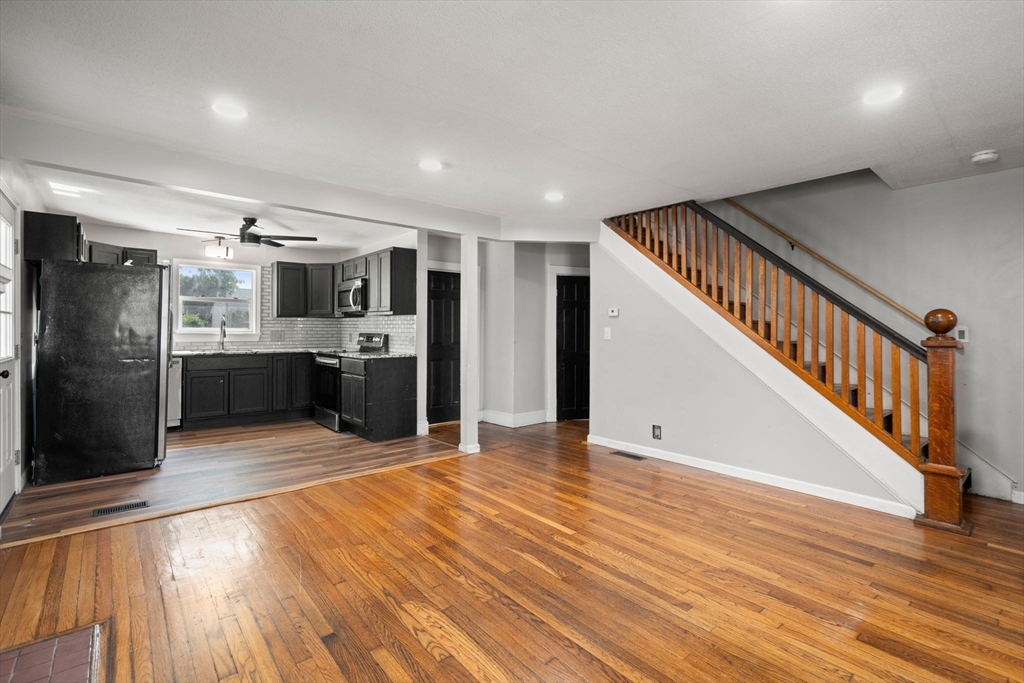 35 Merrimac Avenue Springfield, MA 01104 - Photo 6 of 23