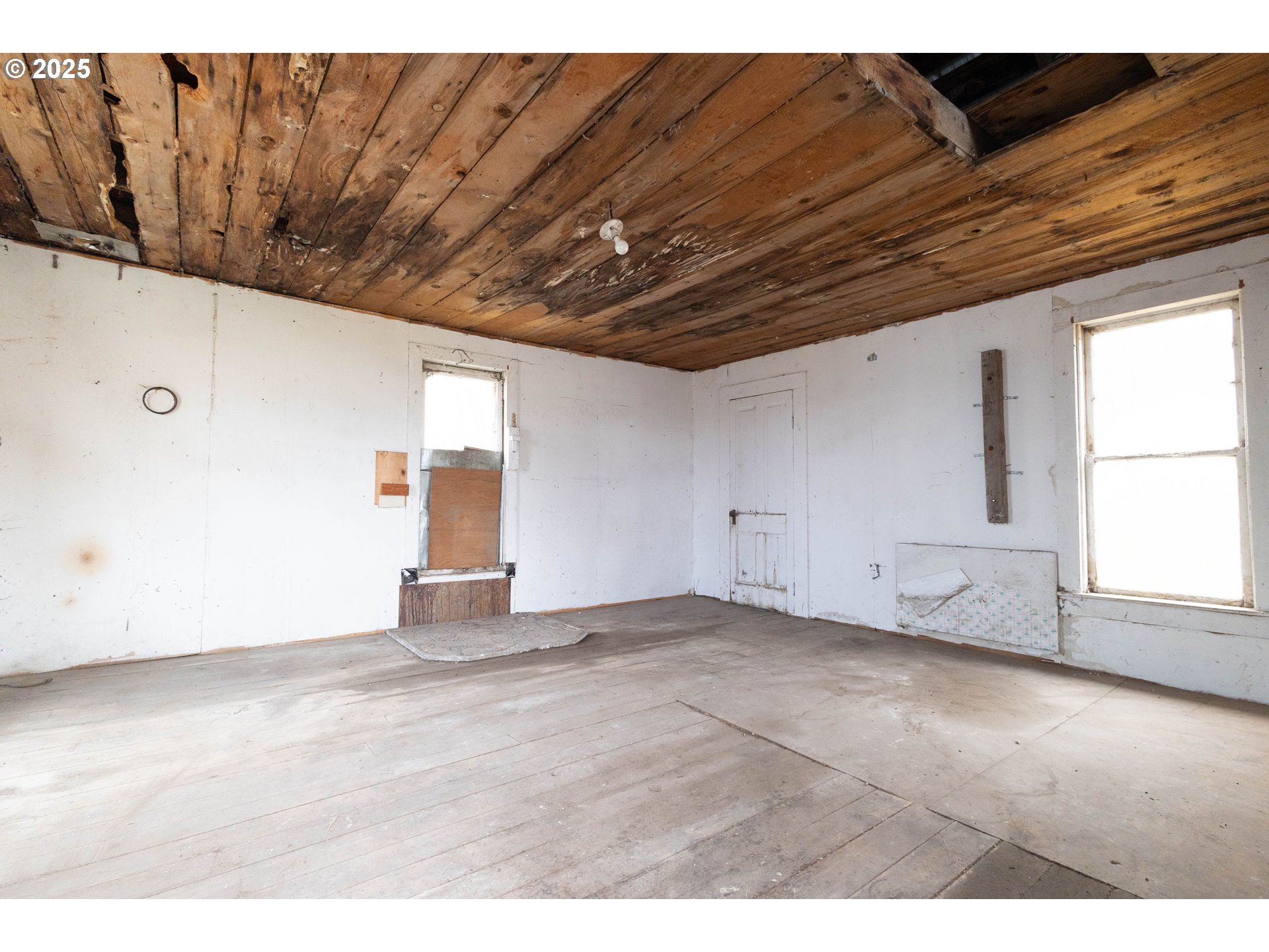 69717 Antles Road Cove, OR 97824 - Photo 30 of 38 a view of an empty room with a window