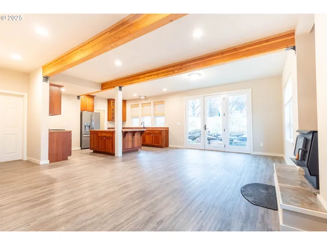 a view of an empty room and window