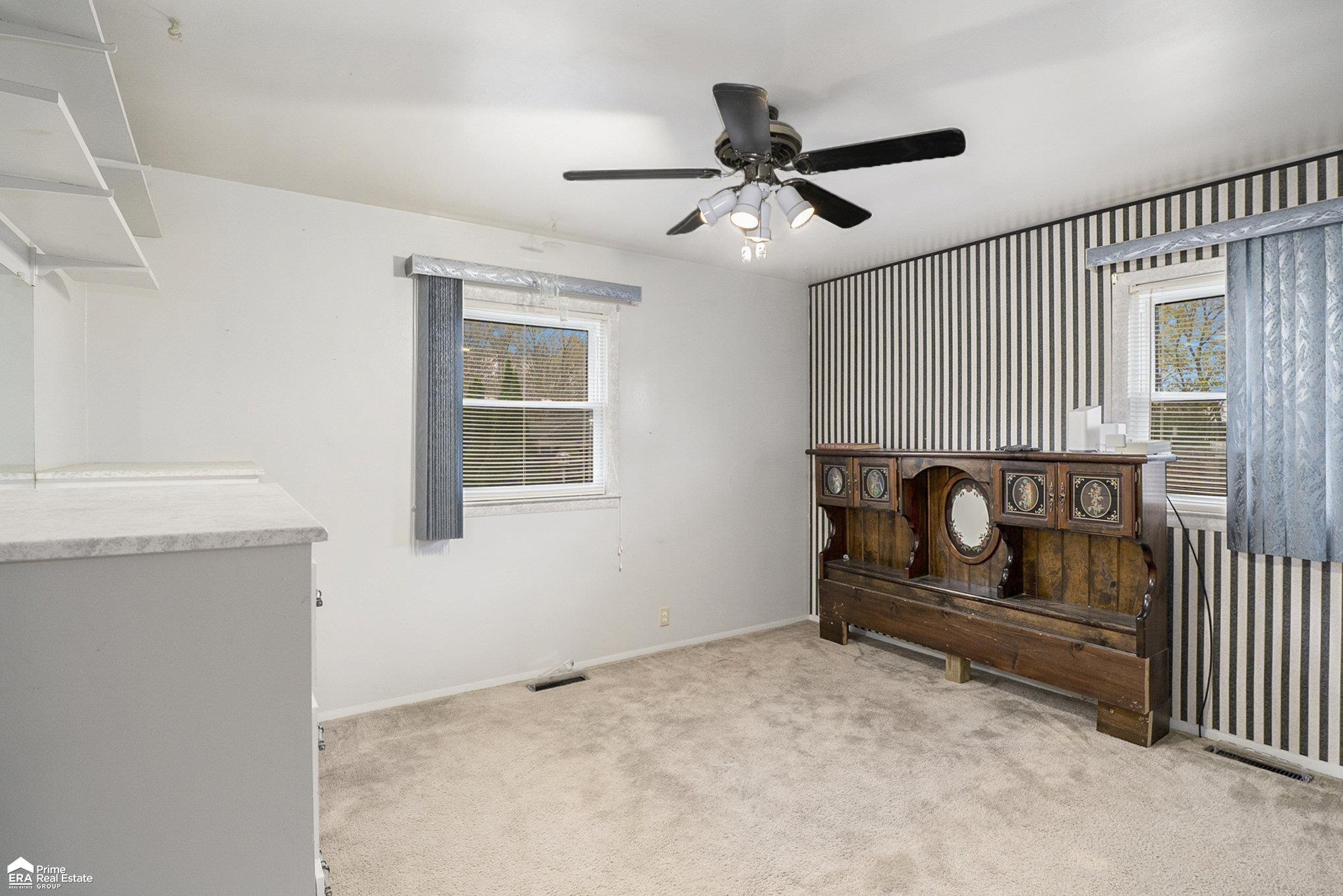 4186 North Center Road Flint, MI 48506 - Photo 13 of 40 50157512-c0e26a06-8ca7-4e56-98cc-ca83fbb25daa.JPG
