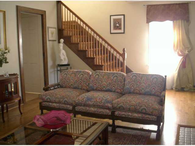 2464 Sherwood Road Bexley, OH 43209 - Photo 5 of 18
