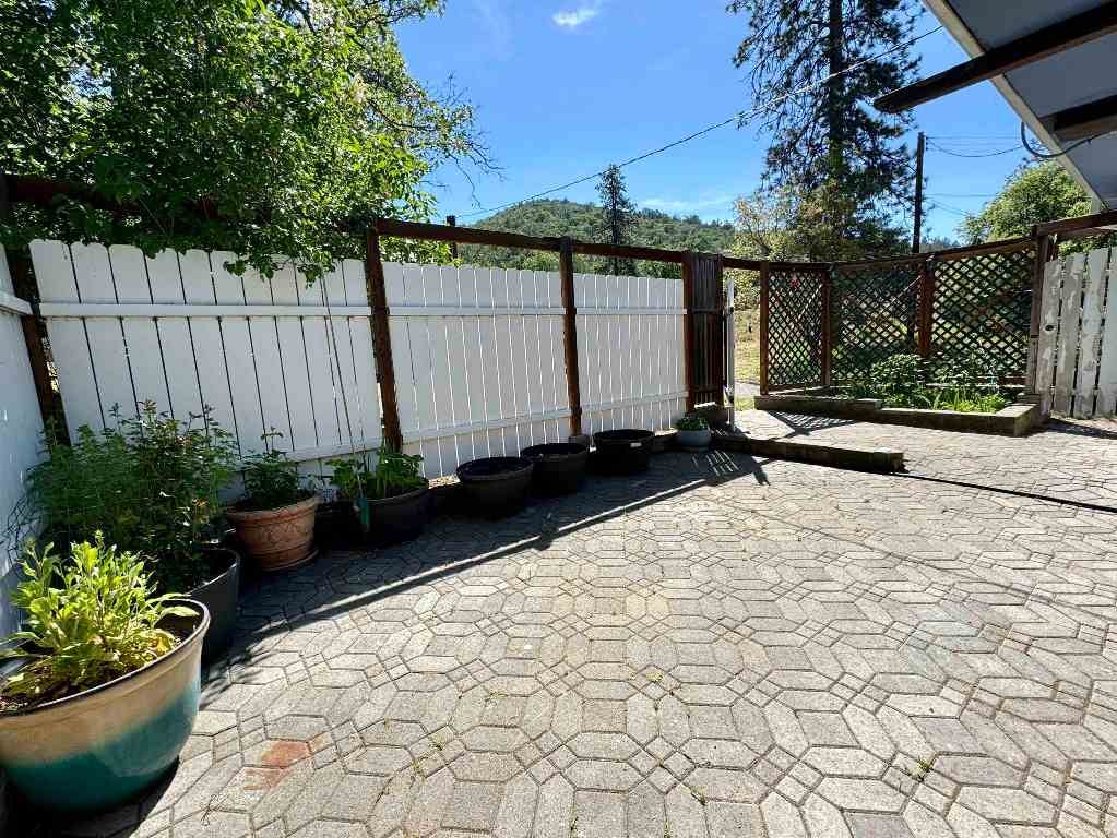 3200 Fairlane Road Yreka, CA 96097 - Photo 12 of 28 Gallery Image 12
