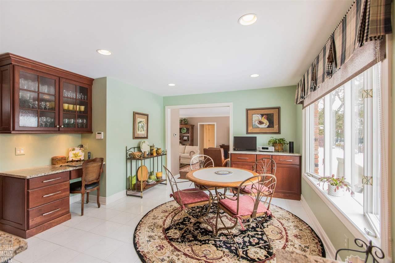 42 South Duval Road Grosse Pointe, MI 48236 - Photo 11 of 29 31340058-10.JPG