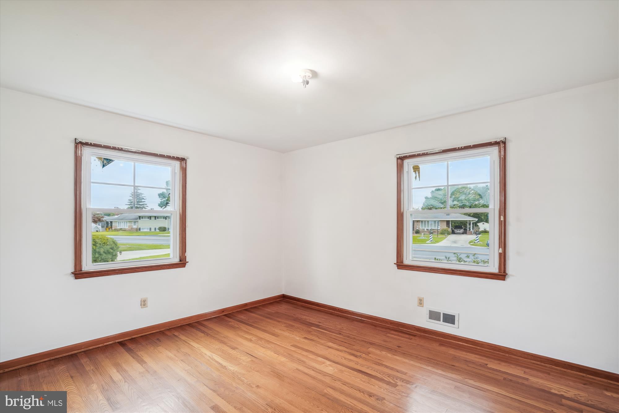 709 East Maple Road Linthicum Heights, MD 21090 - Photo 12 of 30 Bedroom 2