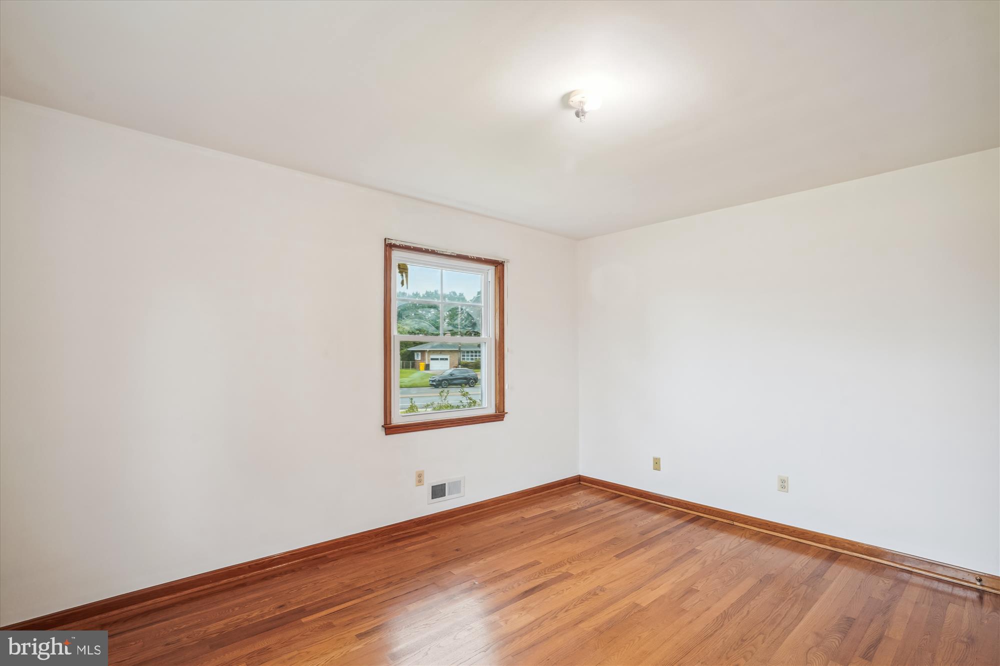 709 East Maple Road Linthicum Heights, MD 21090 - Photo 14 of 30 Bedroom 3