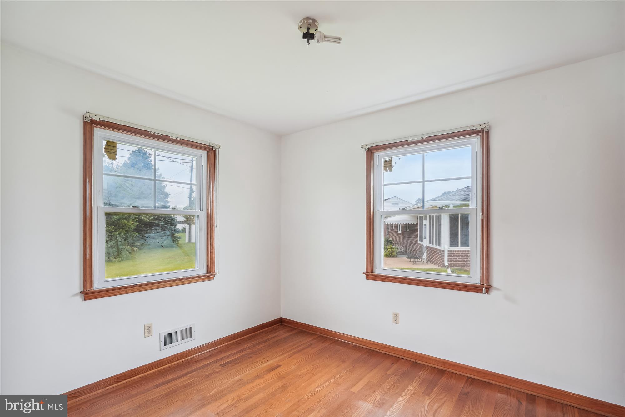 709 East Maple Road Linthicum Heights, MD 21090 - Photo 15 of 30 Bedroom 3