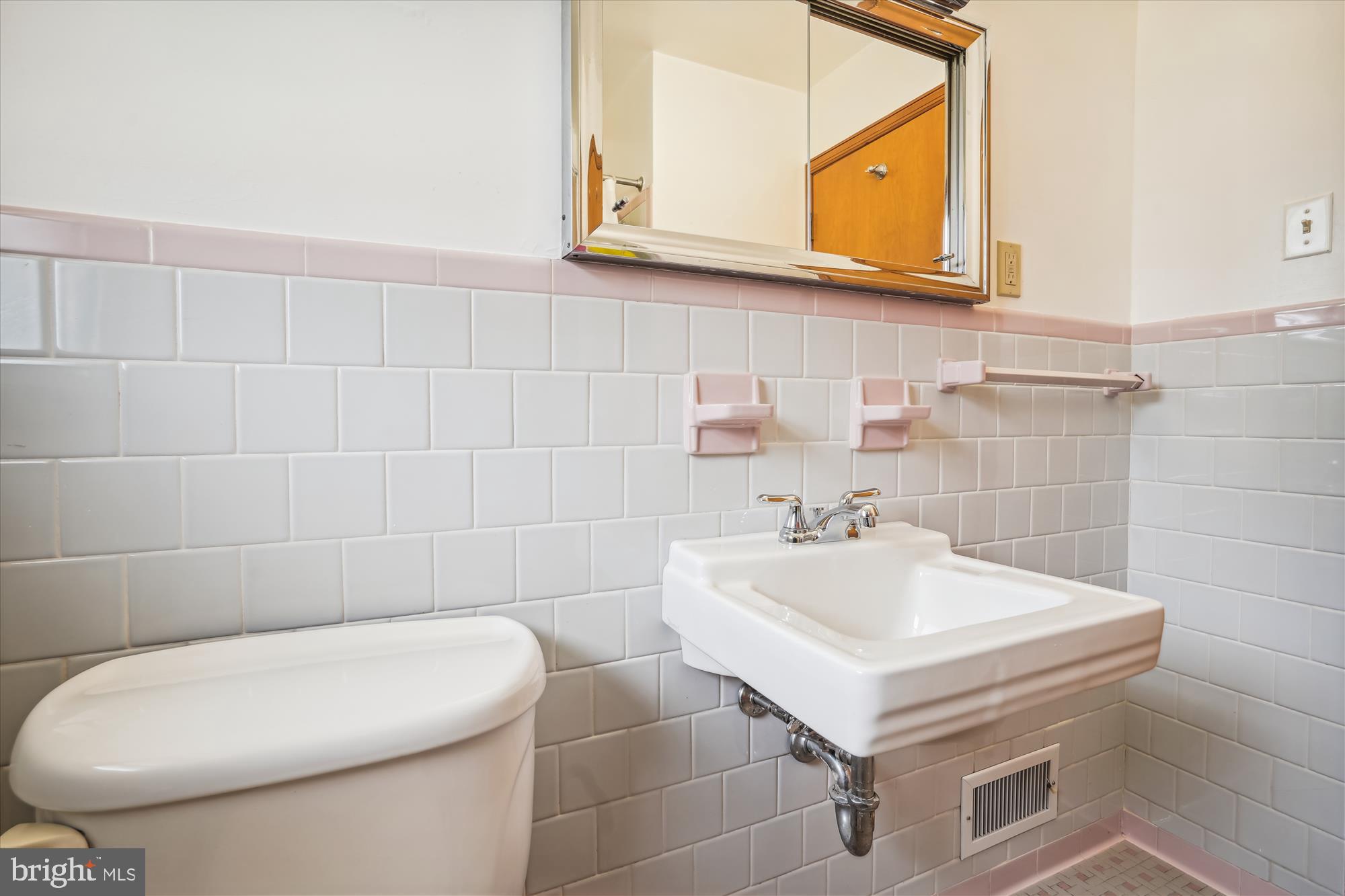 709 East Maple Road Linthicum Heights, MD 21090 - Photo 18 of 30 Bath