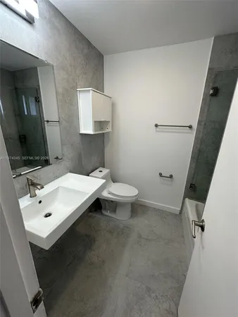 $1,975 | 427 Santander Avenue, Unit 404, Coral Gables, FL 33134