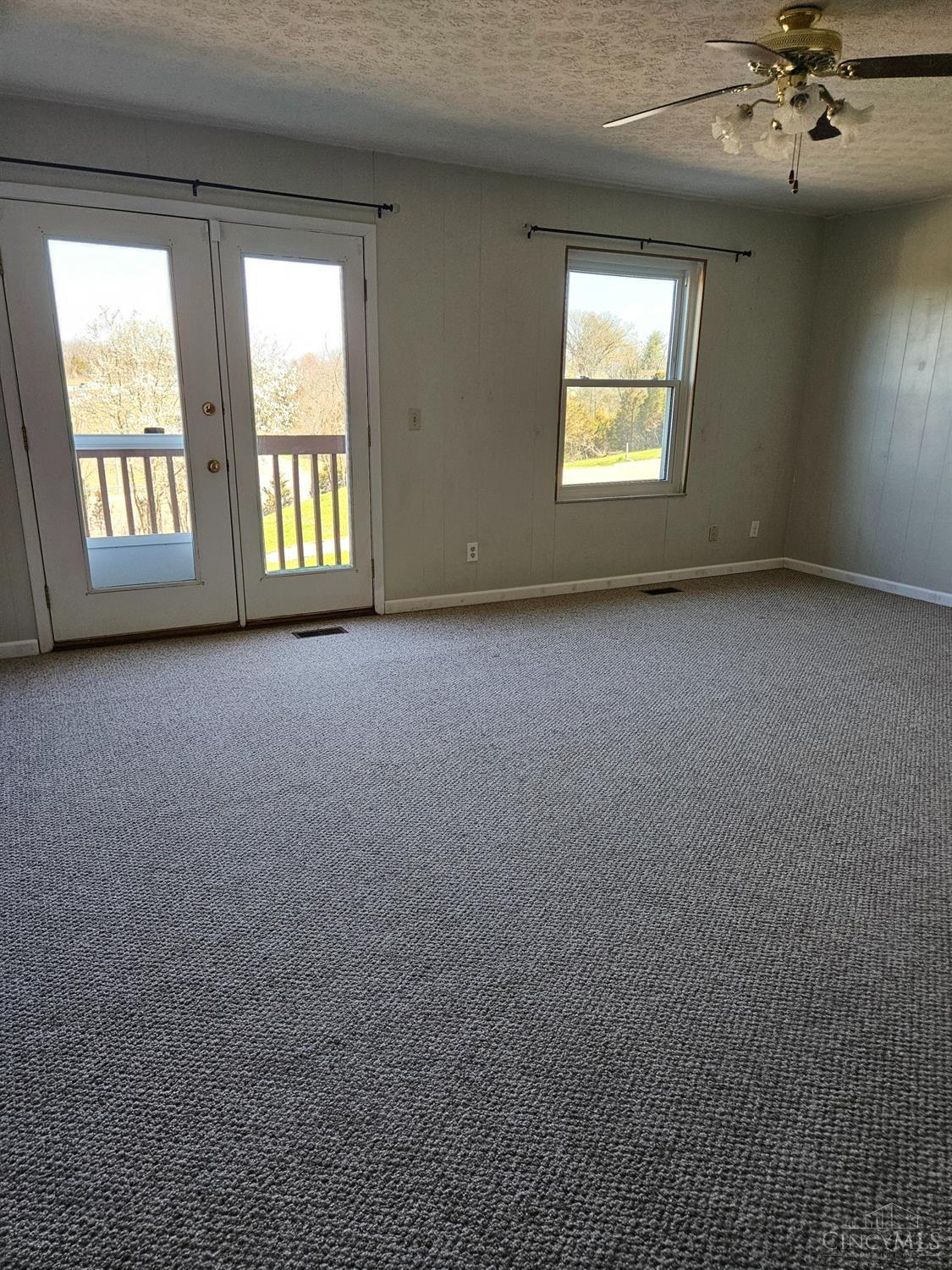 5638 Springdale Road Cincinnati, OH 45251 - Photo 2 of 19