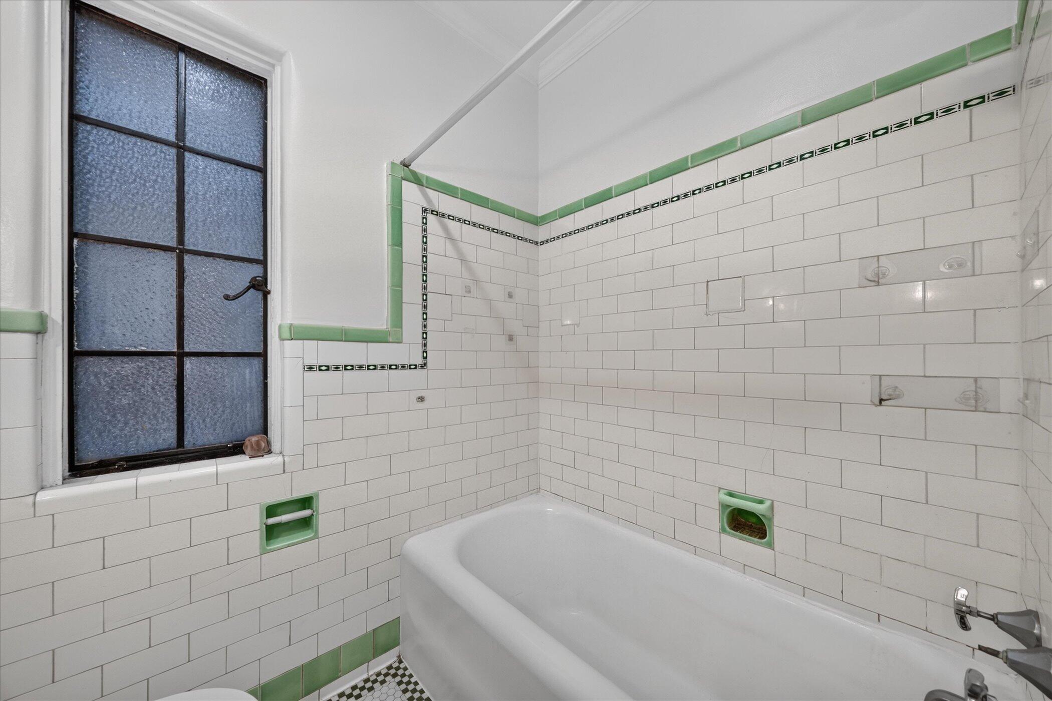 873-875 Nottingham Road Grosse Pointe, MI 48230 - Photo 12 of 37 Lower - Bathroom