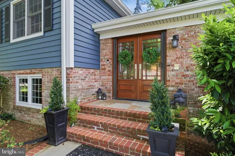 $1,050,000 | 2507 Toron Court, Alexandria, VA 22306