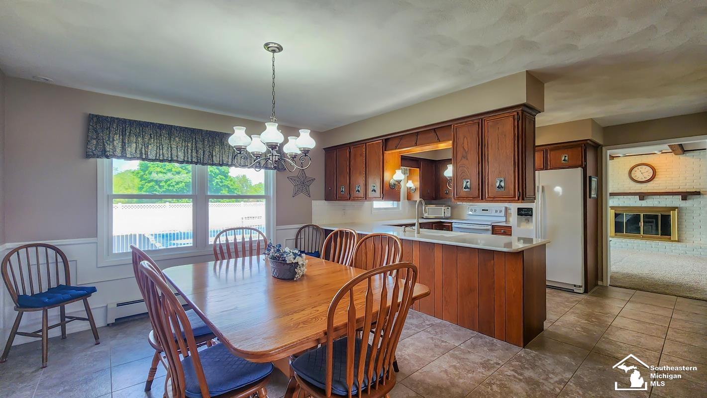 4872 East Dunbar Road Monroe, MI 48161 - Photo 2 of 41 50142805-9adaa310-37f7-4429-b585-73336a0d54b8.JPG