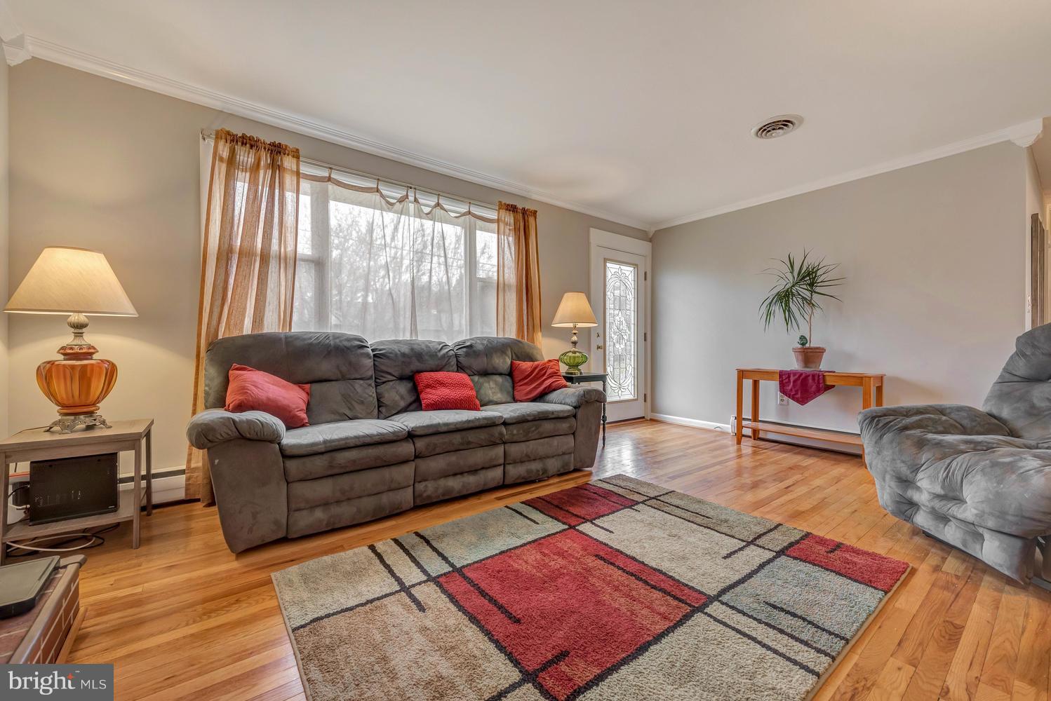 109 Hahn Road Westminster, MD 21157 - Photo 2 of 30 Living Room