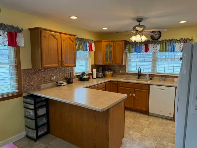 $249,900 | 206 6th Avenue East, Andalusia, IL 61232