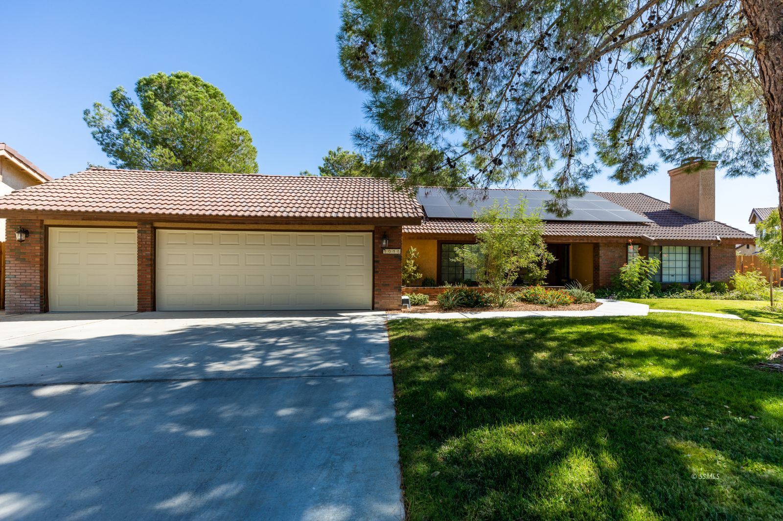 1016 Meadowview Lane Ridgecrest, CA 93555 - Photo 4 of 35 Gallery Image 4