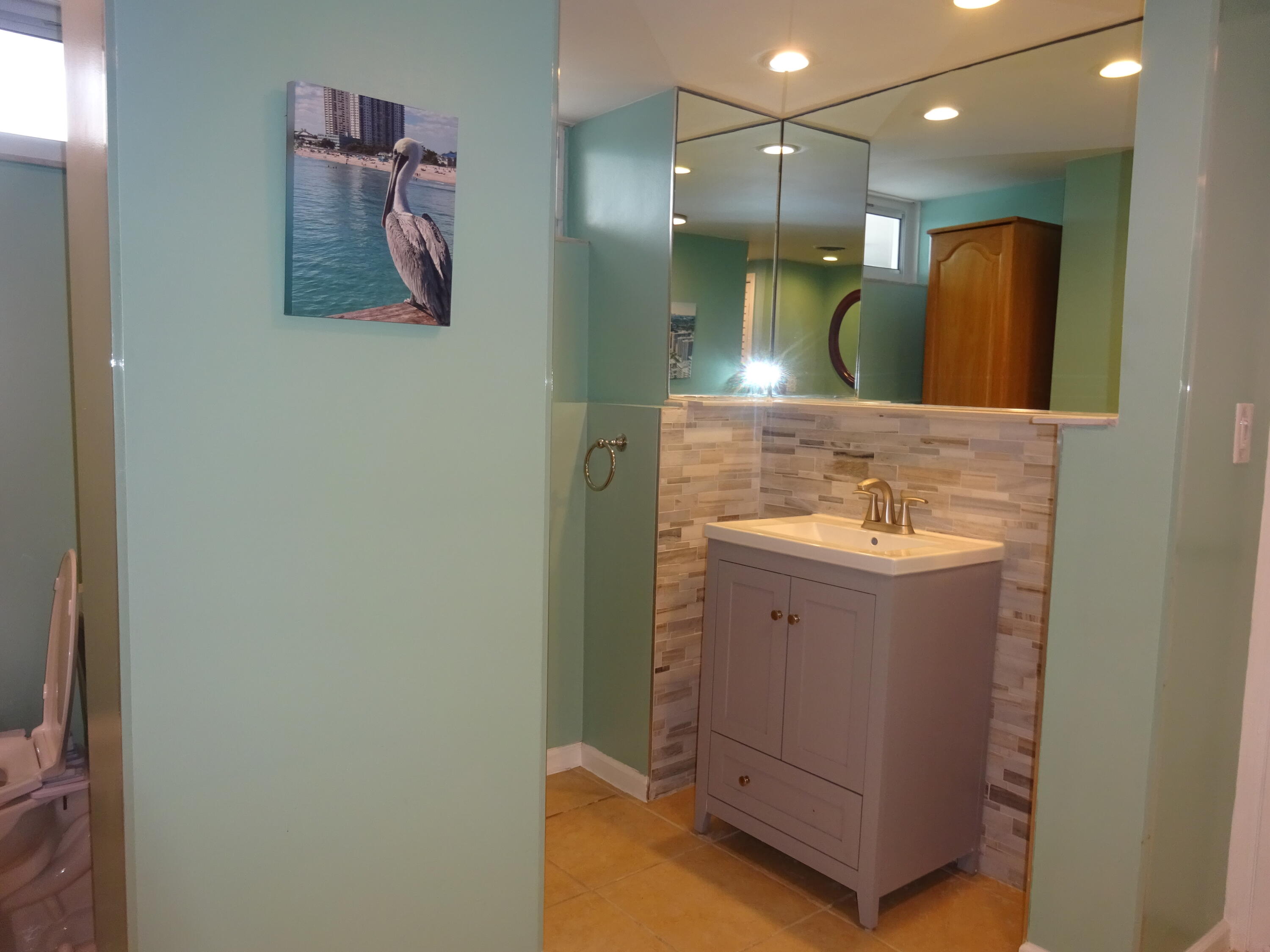 201 North Riverside Drive, Unit 303 Pompano Beach, FL 33062 - Photo 12 of 20 DSC02683