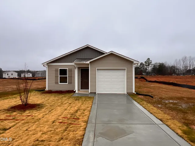a view of a house with backyard