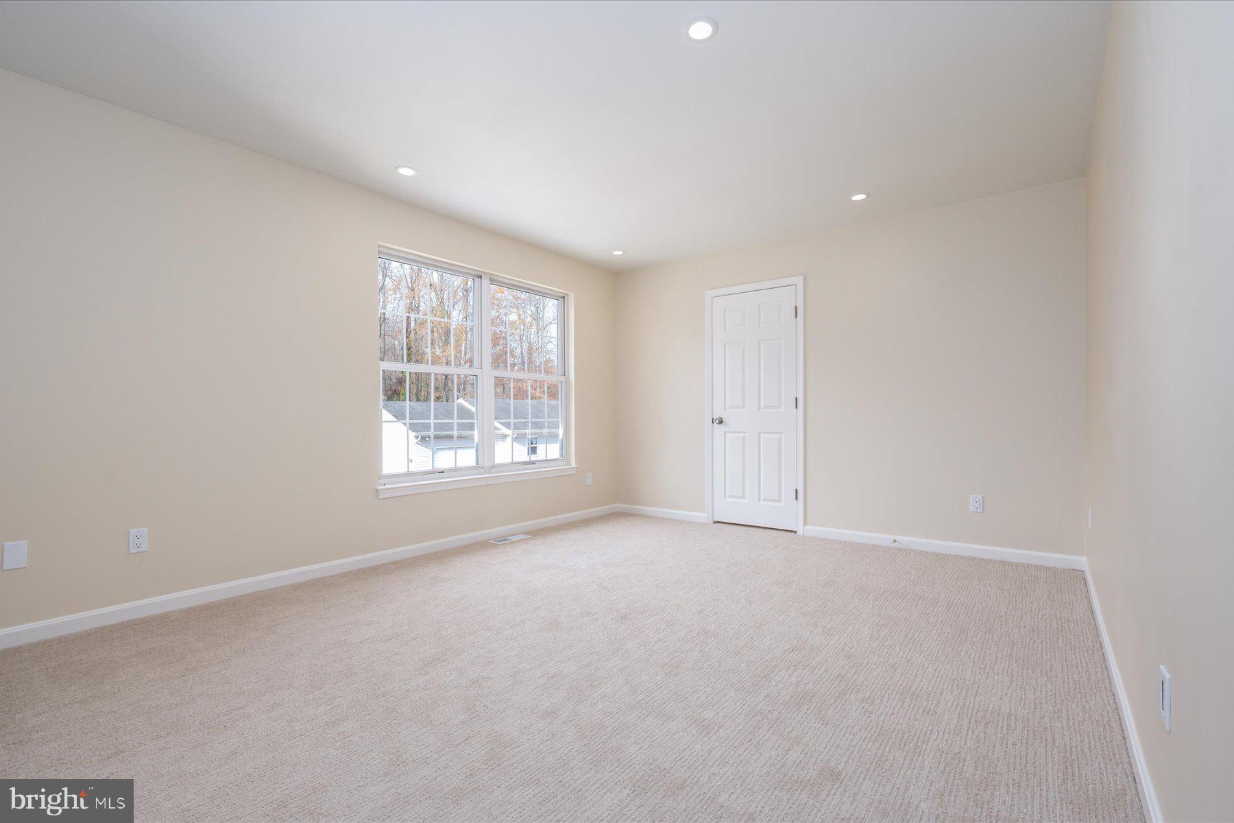 2942 Southaven Drive Annapolis, MD 21401 - Photo 16 of 41 an empty room with windows
