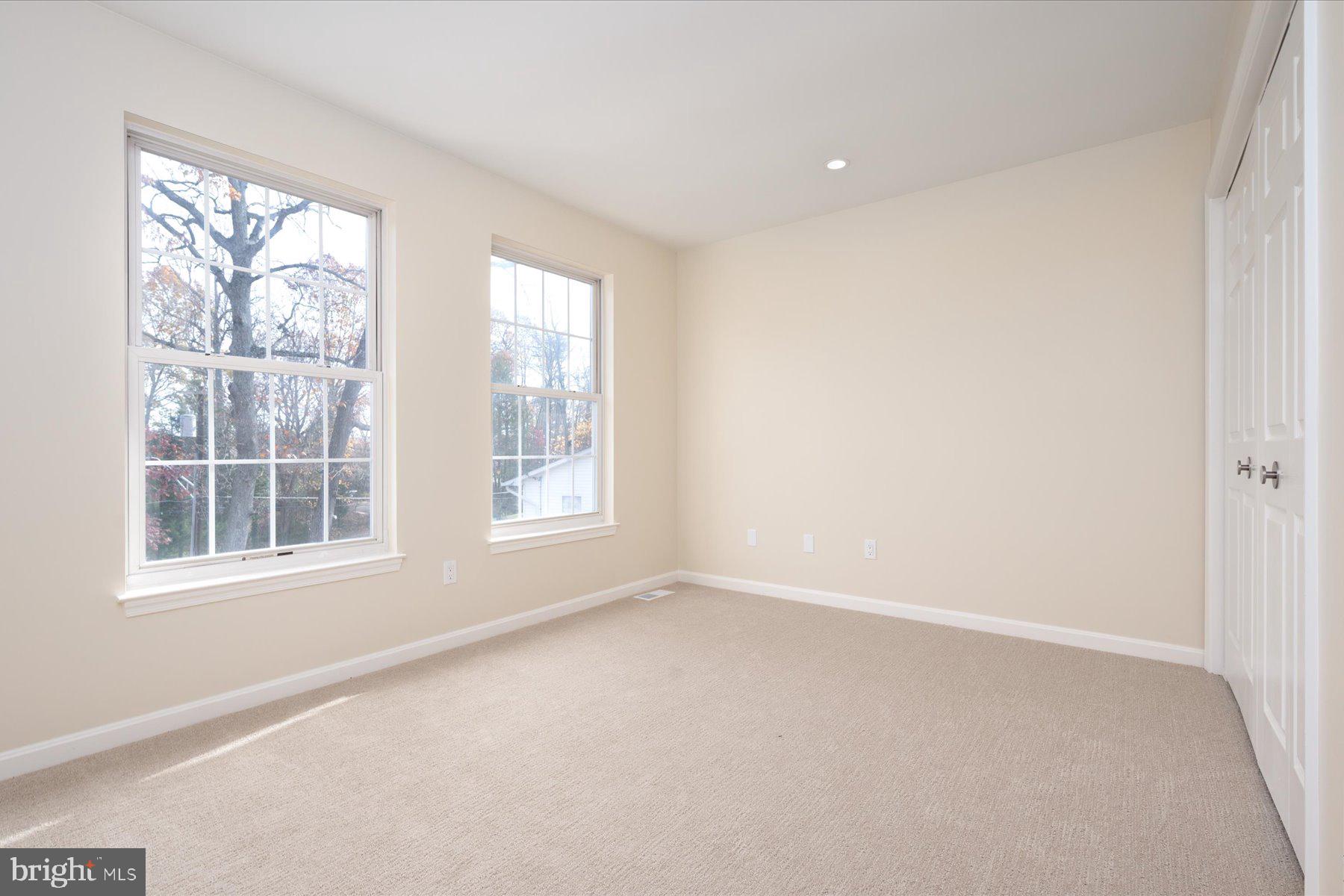 2942 Southaven Drive Annapolis, MD 21401 - Photo 22 of 41 an empty room with a window