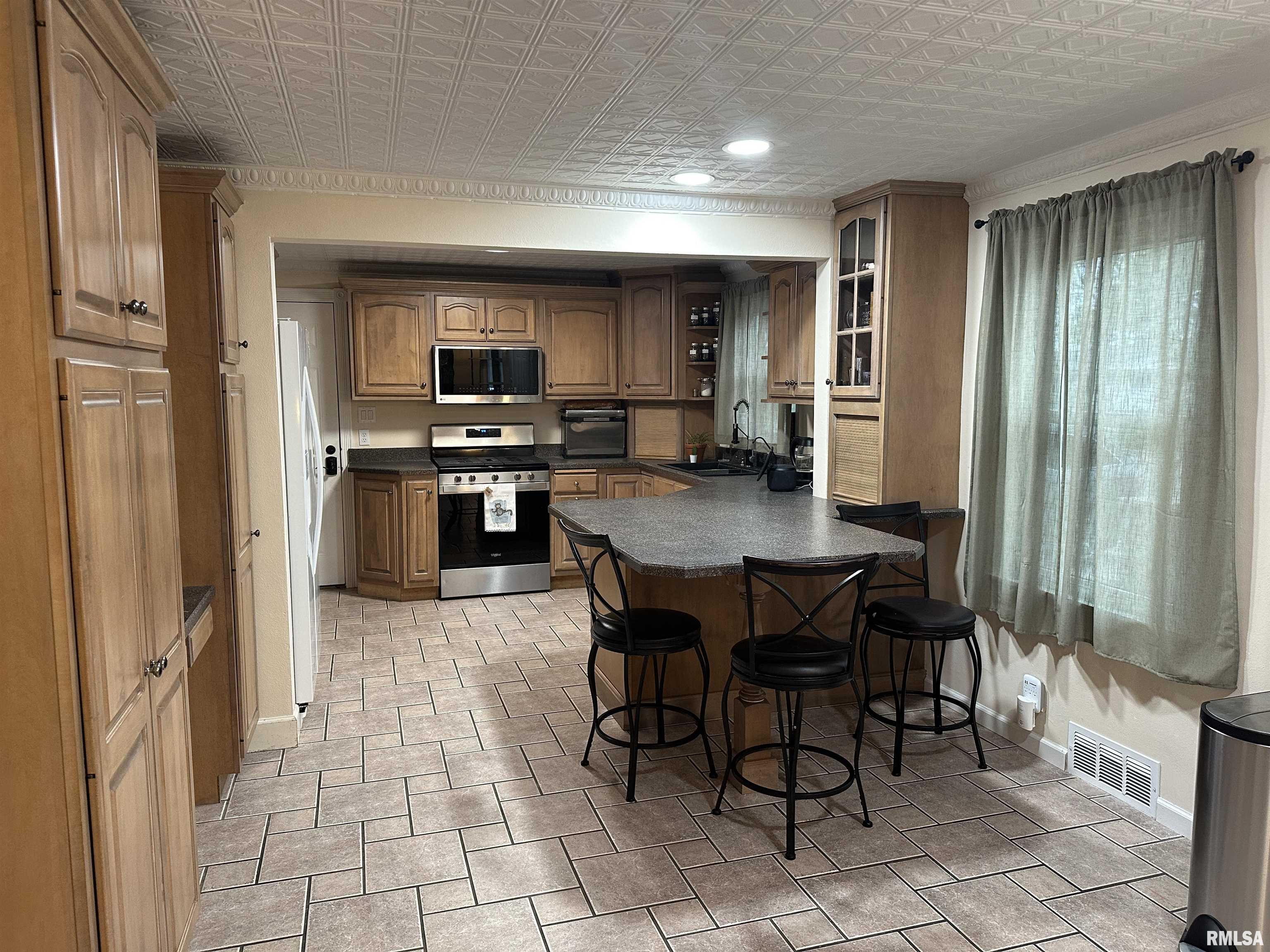 900 South First Avenue Morton, IL 61550 - Photo 6 of 28