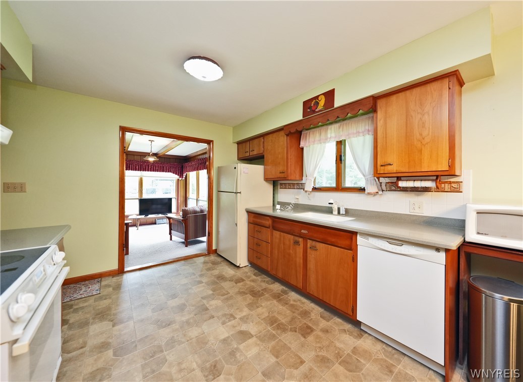 6800 Derby Road Evans, NY 14047 - Photo 5 of 50