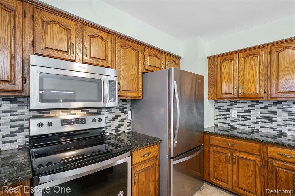 887 Woodridge Court Rochester, MI 48307 - Photo 28 of 39