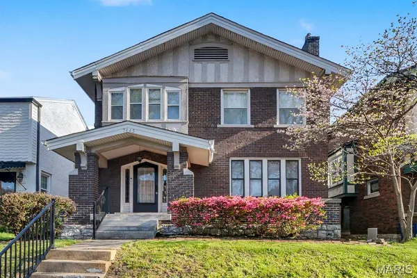 $3,900 | 7045 Pershing Avenue, St. Louis, MO 63130