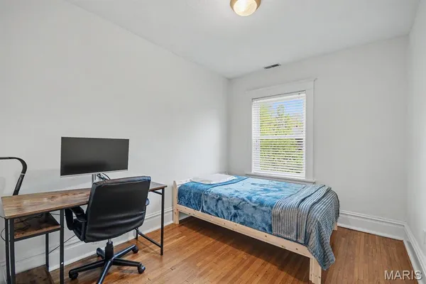 $3,900 | 7045 Pershing Avenue, St. Louis, MO 63130