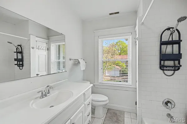 $3,900 | 7045 Pershing Avenue, St. Louis, MO 63130