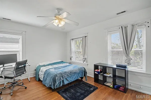 $3,900 | 7045 Pershing Avenue, St. Louis, MO 63130