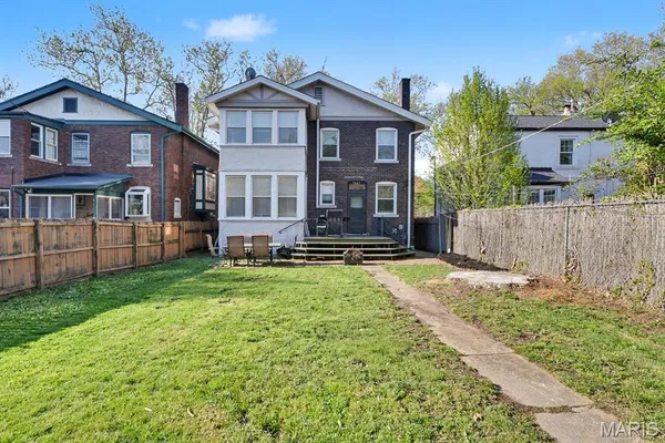 $3,900 | 7045 Pershing Avenue, St. Louis, MO 63130