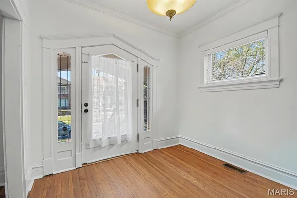 $3,900 | 7045 Pershing Avenue, St. Louis, MO 63130