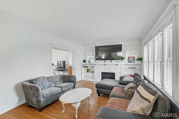 $3,900 | 7045 Pershing Avenue, St. Louis, MO 63130