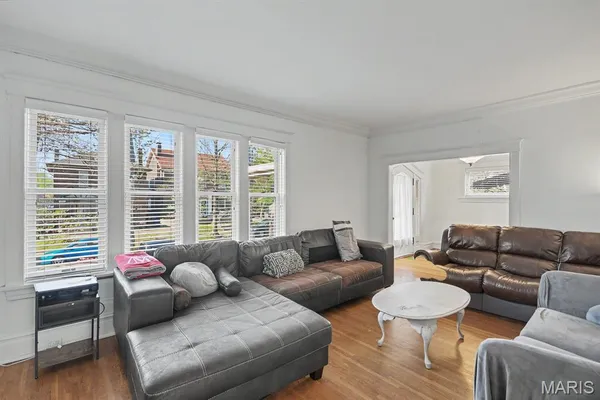 $3,900 | 7045 Pershing Avenue, St. Louis, MO 63130