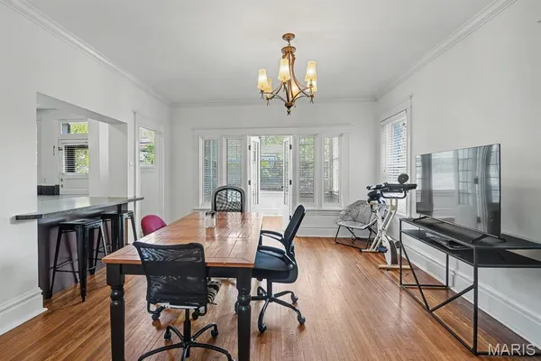 $3,900 | 7045 Pershing Avenue, St. Louis, MO 63130