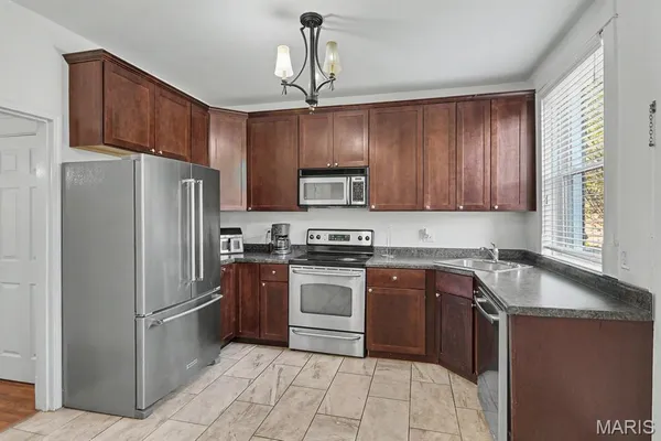 $3,900 | 7045 Pershing Avenue, St. Louis, MO 63130