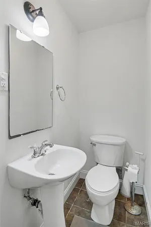 $3,900 | 7045 Pershing Avenue, St. Louis, MO 63130