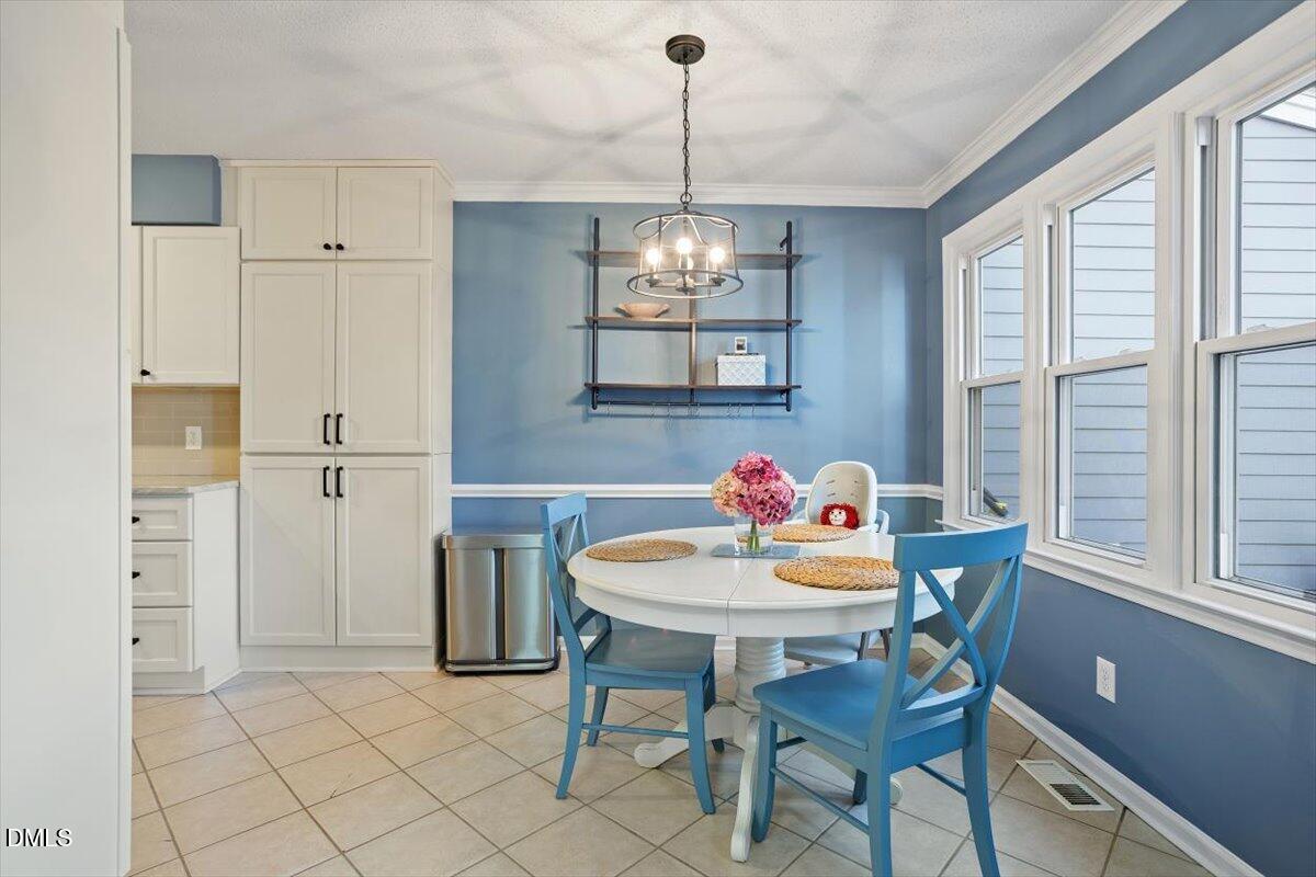 1008 Oak Lake Court Raleigh, NC 27606 - Photo 3 of 34 Dining Area