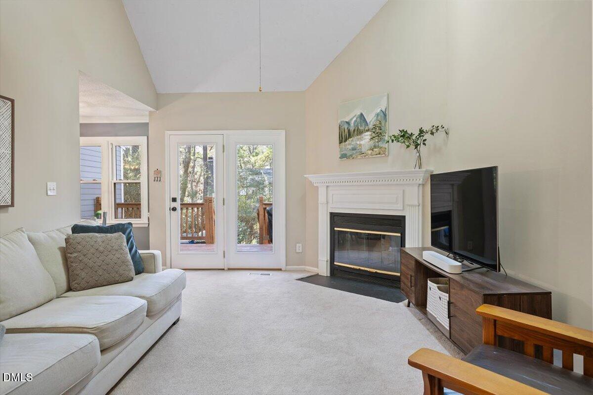 1008 Oak Lake Court Raleigh, NC 27606 - Photo 8 of 34 Family Room