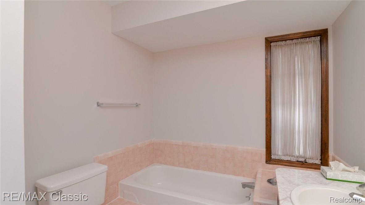 688 Sunlight Drive Rochester, MI 48309 - Photo 54 of 63 059_29.jpg
