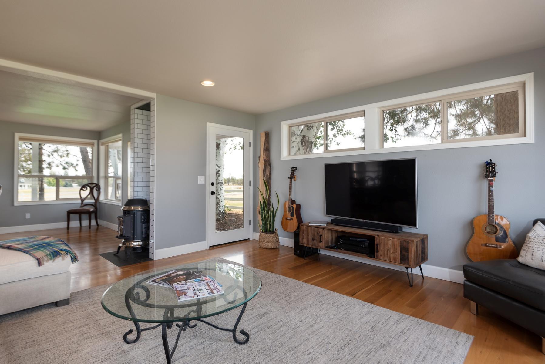64495 Research Road Bend, OR 97703 - Photo 24 of 54 a living room with furniture a rug and a flat screen tv