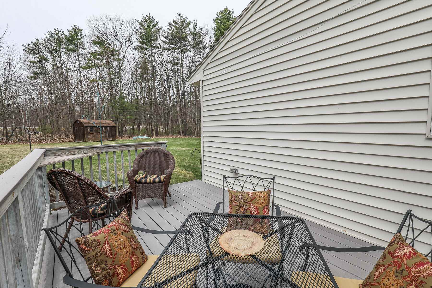 91 Rockingham Road Londonderry, NH 03053 - Photo 13 of 37
