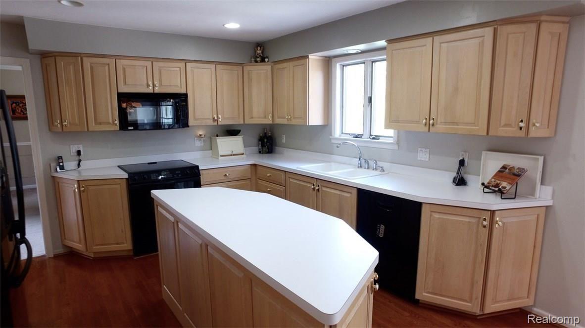 129 Coachlamp Road Rochester, MI 48306 - Photo 17 of 41 Coachlamp - 17.jpg