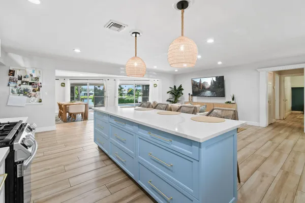 $9,500 | 8110 West Lake Drive, West Palm Beach, FL 33406